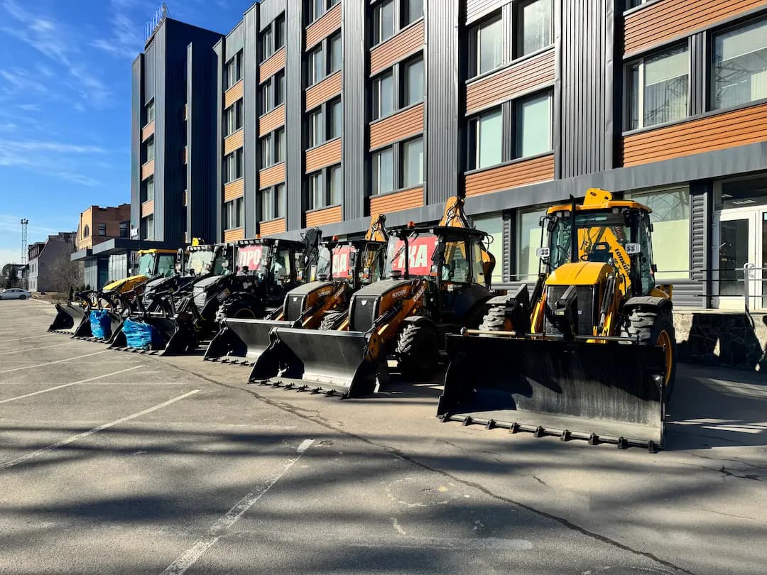 Балтийская Торговая Компания – официальный дистибьютор спецтехники, осуществляющий комплексное снабжение предприятий дорожно-строительной техникой. Мы предлагаем поставки спецтехники известных марок: BEEZONE, PUZZOLANA, XGMA, CASE, HIDROMEK, MST, NEW HOLLAND, CUKUROVA, LONKING, SANY, LIUGONG.